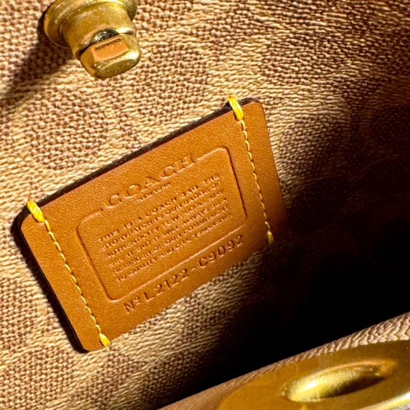 Coach Willow Tote - Picture 7 of 13